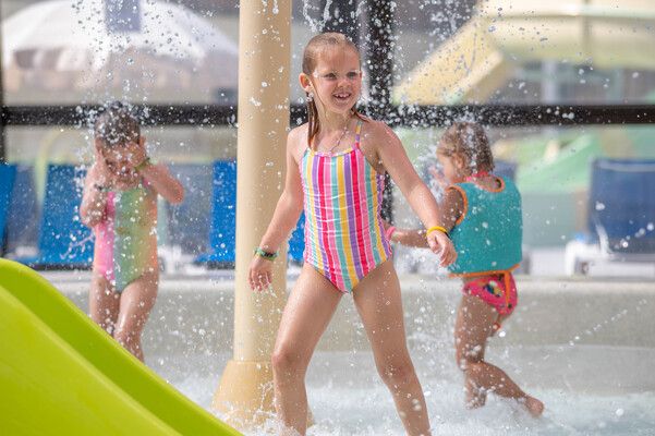 camping dans les gorges du verdon avec piscine jeux aquatiques